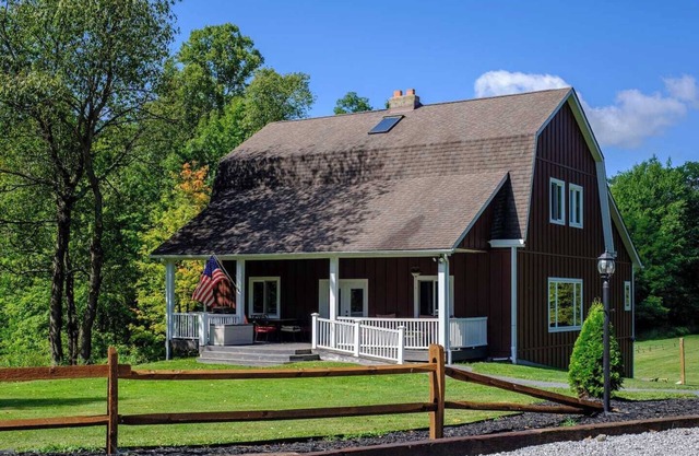Authentic Restored Barn - Cuyahoga Nat'l Pk-30min, Pickleball, Basketball, Swimming, Fishing