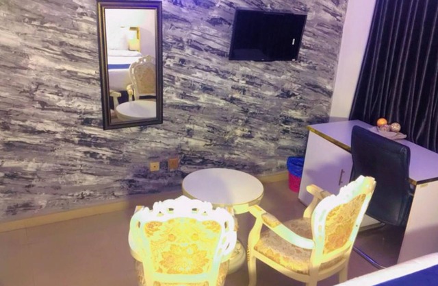 Autograph Apartment