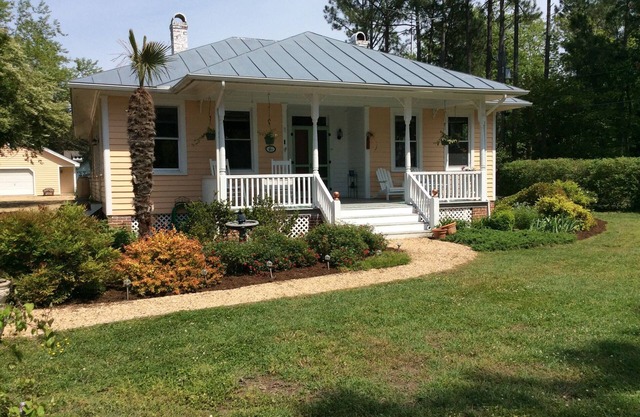 Autumn in Irvington - it’s so inviting and gorgeous. And it’s waiting for you!