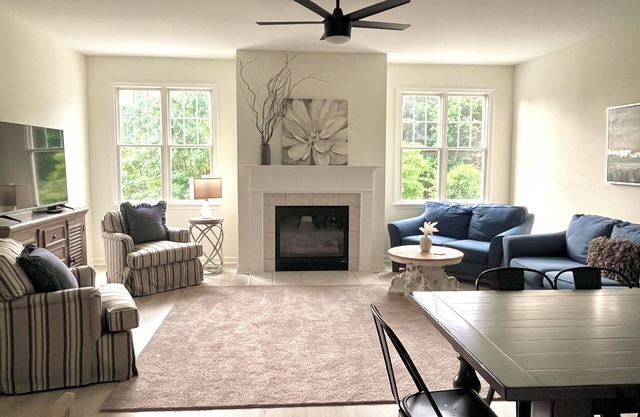 Bayside Resort renovated 4 bed, 3.5 bath, across from Sun Ridge pool! Sleeps 10