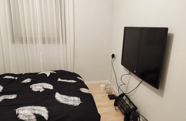 Be our guest in our apartment, and get a private room. toilet, and bathroom