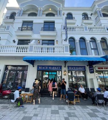 Beach Hotel Grand World (La La Homestay)