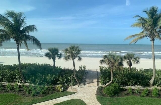 Beachfront directly on Gulf w/pool, tennis & pickle…Oct, Nov, Dec flash sail!