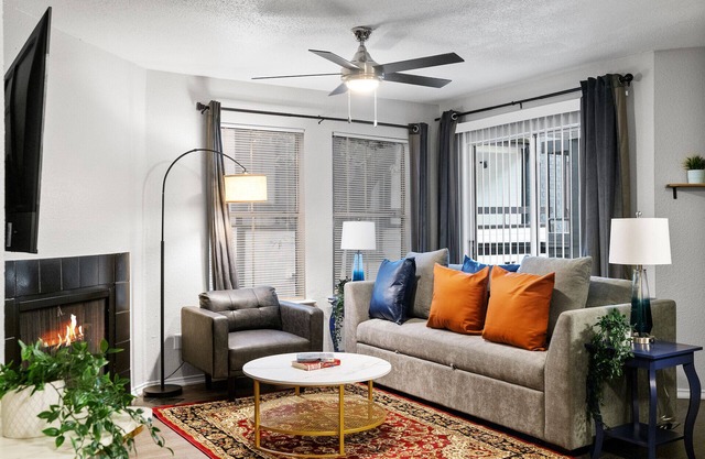 Beautiful 2BD/2BA in University Hills 6300