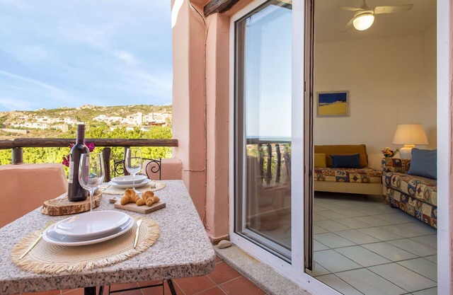 Beautiful apartment for 4 people with WIFI, A/C, pool, TV, terrace and pets allowed