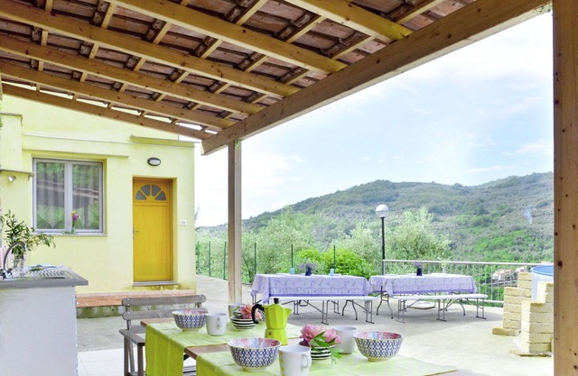 Beautiful apartment for 6 people with pool, TV, patio, pets allowed and panoramic view