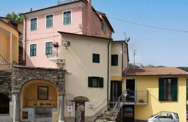 Beautiful apartment in villa for 8 people with WIFI, TV, patio and pets allowed