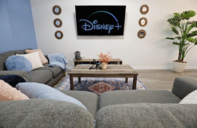 Beautiful Home With 4 King Beds|Airport|Disney+
