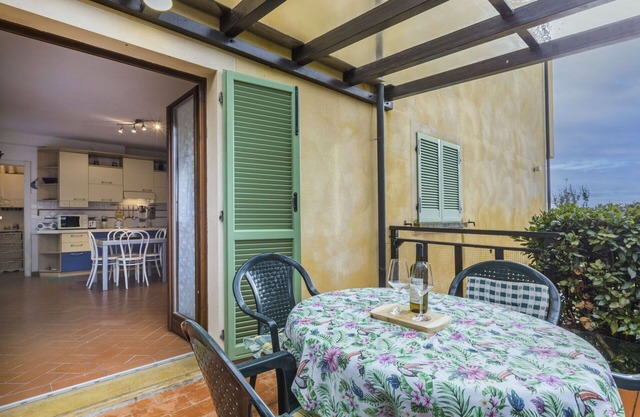 Beautiful apartment for 2 guests with A/C, WIFI, pool, TV, patio and pets allowed
