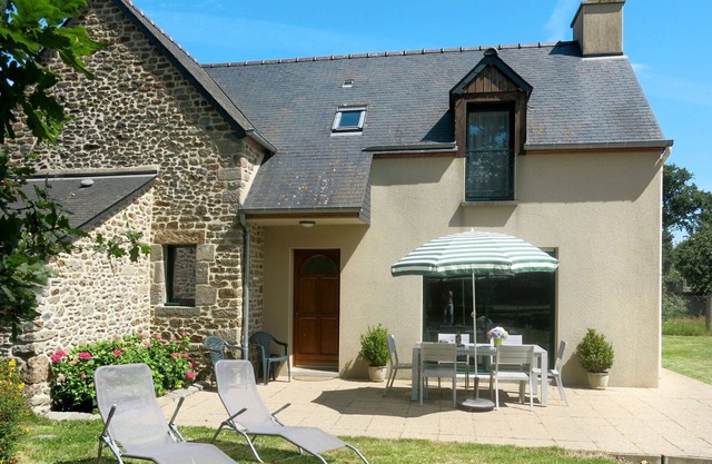 Beautiful private villa for 6 guests with WIFI, TV and terrace