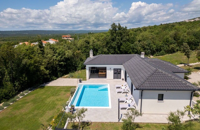 Beautiful private villa for 4 guests with private pool, WIFI, A/C, TV and terrace