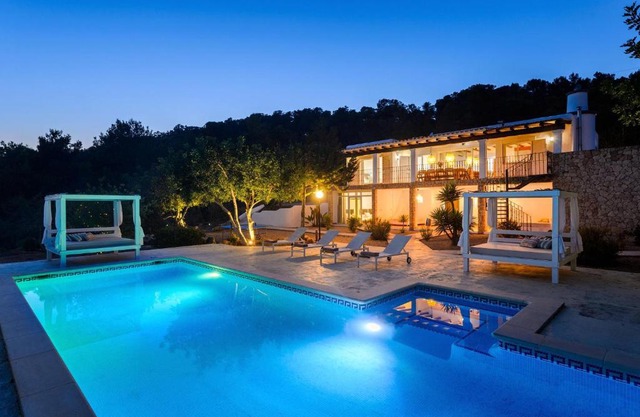 Beautiful Sea-View 6 Bedroom and 5 Bathroom Villa
