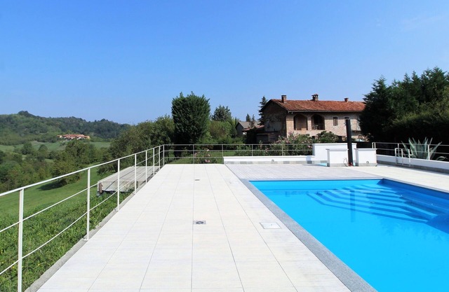 Beautiful villa for 6 guests with WIFI, private pool, TV, veranda and panoramic view