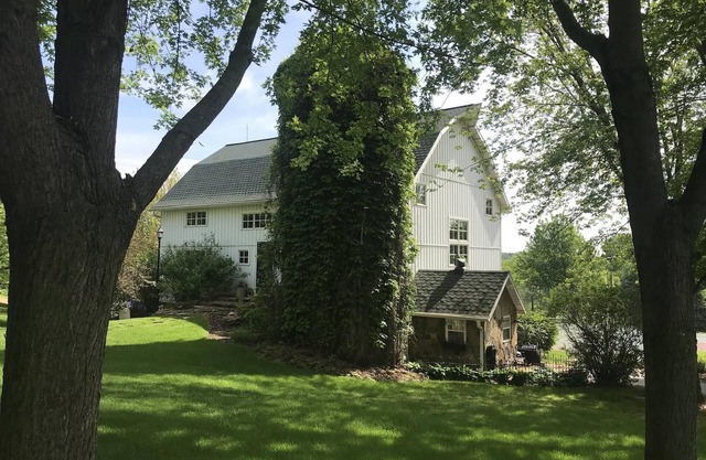 Beautiful White Barnnn