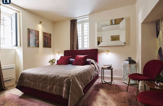 BHA026 - C - Suite Athens