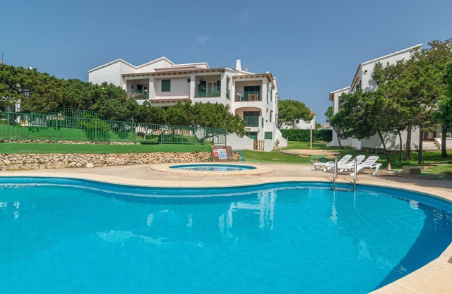 BINIFORCAT 11 - Charming apartment with shared pool located 250 meters from the beach.