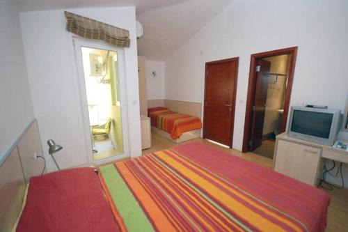 BMV room for 2-3 with greenery view