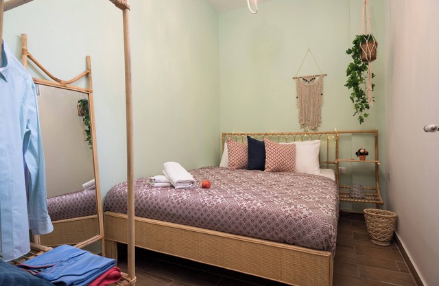 Boho-Chic 2BR - Apt & Balcony