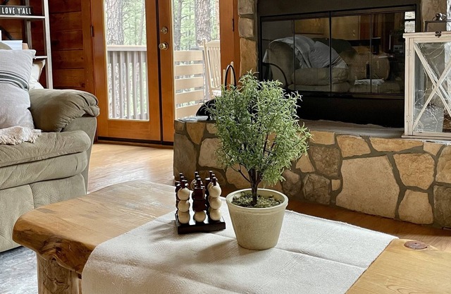 BOULDER PINES a Real Luxury Log Cabin minutes from Lynx Lake, Costco & Downtown!
