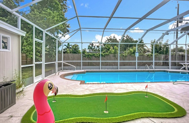 Bradenton 5BR/2BA Home w/Pool & Mini Putt Putt