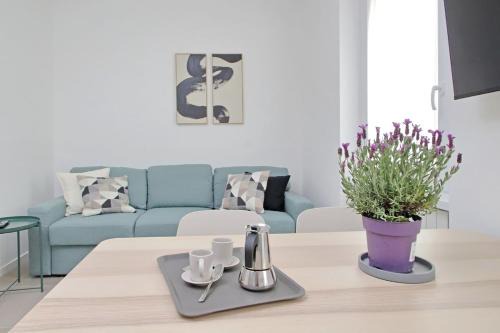 Brand New Modern Apt 2 Stops to Colosseum