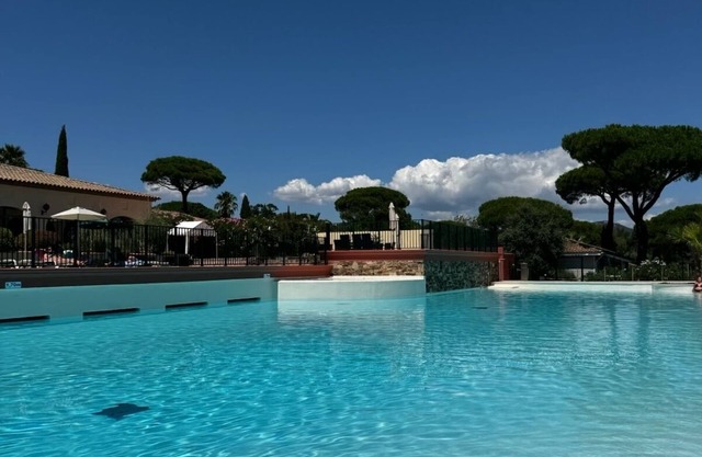 Californian chalet near St Tropez