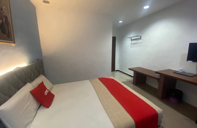 Capital O 91175 Jma Feringhi Beach Hotel