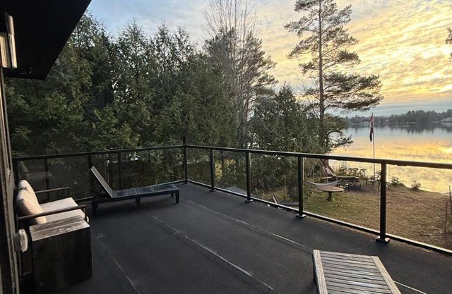 Casa Del Capo Luxury Lakefront Retreat with Infrared Sauna, Dock, EV