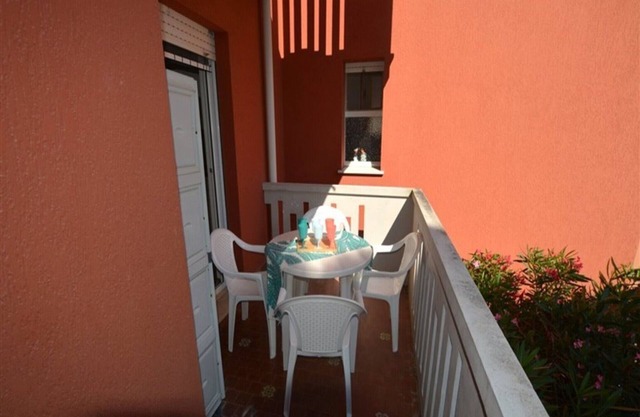 Central apartment near the beach with parking