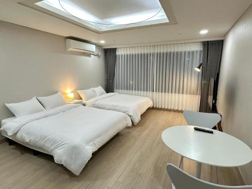 Cha Cha Stay Hongdae