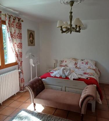 Chambre d'hôte suite Tournesol "Au fond du jardin"