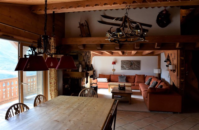 Charm and comfort Large duplex in chalet on the slopes for 12/14 pers