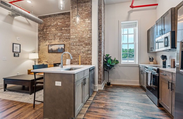 Charming 1BR condo in McMinnville, TN, perfect for a cozy getaway.