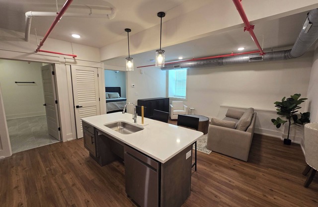 Charming 1BR condo in McMinnville, TN, perfect for a cozy getaway.