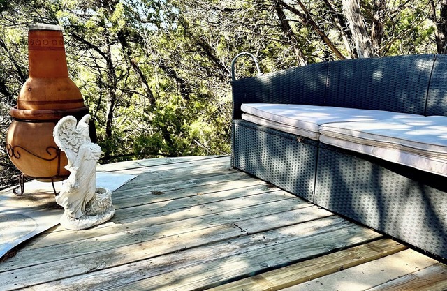 Charming 2-bedroom cabin in soothing Wimberley