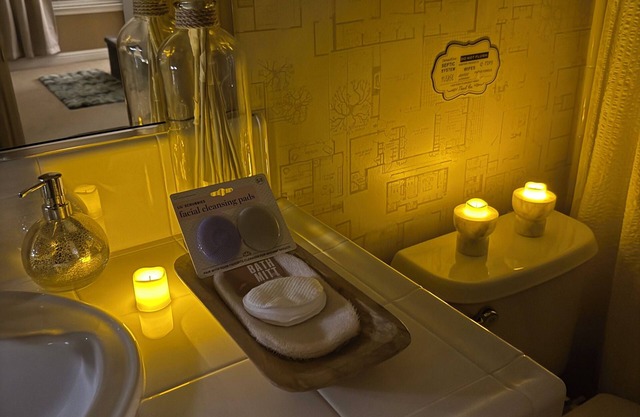 Charming 2-bedroom or 2 single suites, Coffee, Teas & WiFi in Auburn.