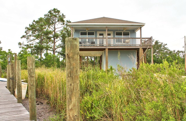 Charming 2-bedroom house on the water in lovely Bay St. Louis