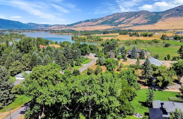 Charming 4-bedroom B&B with WiFi and AC in Huntsville