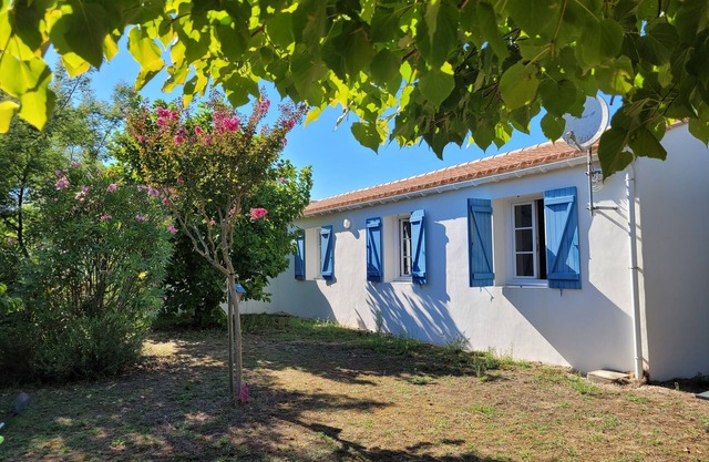 Charming 400 m from the beach and 50 m from the shops