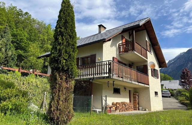 CHARMING CHALET - SLEEPS 6