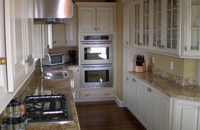 Charming Chappaquiddick Retreat: Steps from Private Beach & Edgartown's Best!