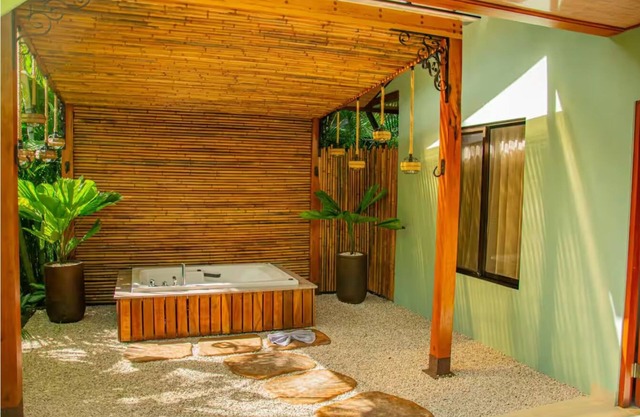 Charming house with 1 bedroom and WiFi AC in brilliant Monterrey near La Fortuna