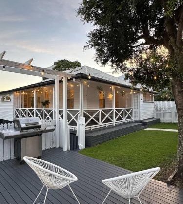 Chic Paddo Stay Pool Fire Pets