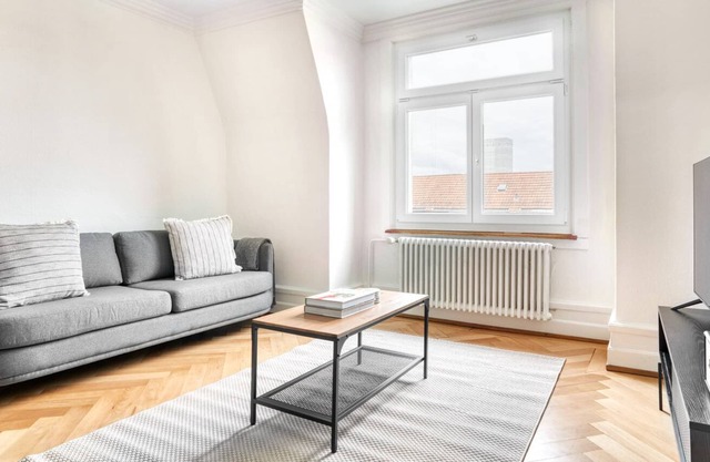 Chic Wipkingen 3.5 Room w/ Storage & W/D, 2 mins to Market, by Blueground