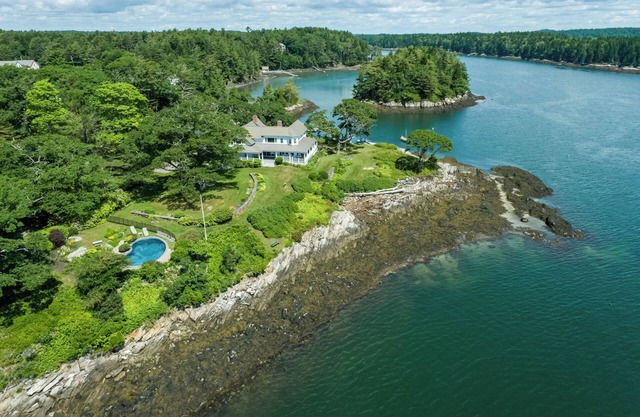 Classic Maine cottage set on its own peninsula with stunning views