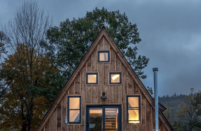 Classic New England Cabin with hot tub, mountains, and river