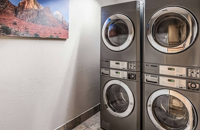 Clean and Modern Unit, Pool, Parking, Breakfast, Free Wifi