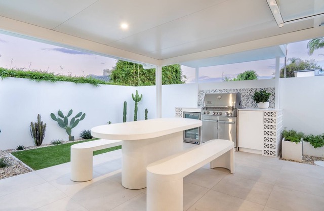 Coastal Palm Springs Inspired Home - 5 min walk to beach