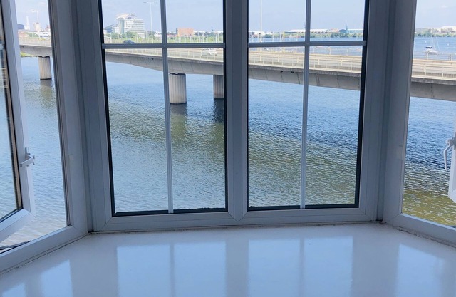 Comfy 1 Bed Cardiff Bay Flat With Water Views- WiFi, Millenium Stadium Rugby