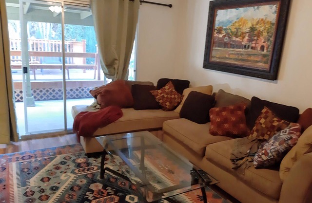 Comfy, Central 2Bd, 2Ba Home: medical professionals, retirees, work from home.